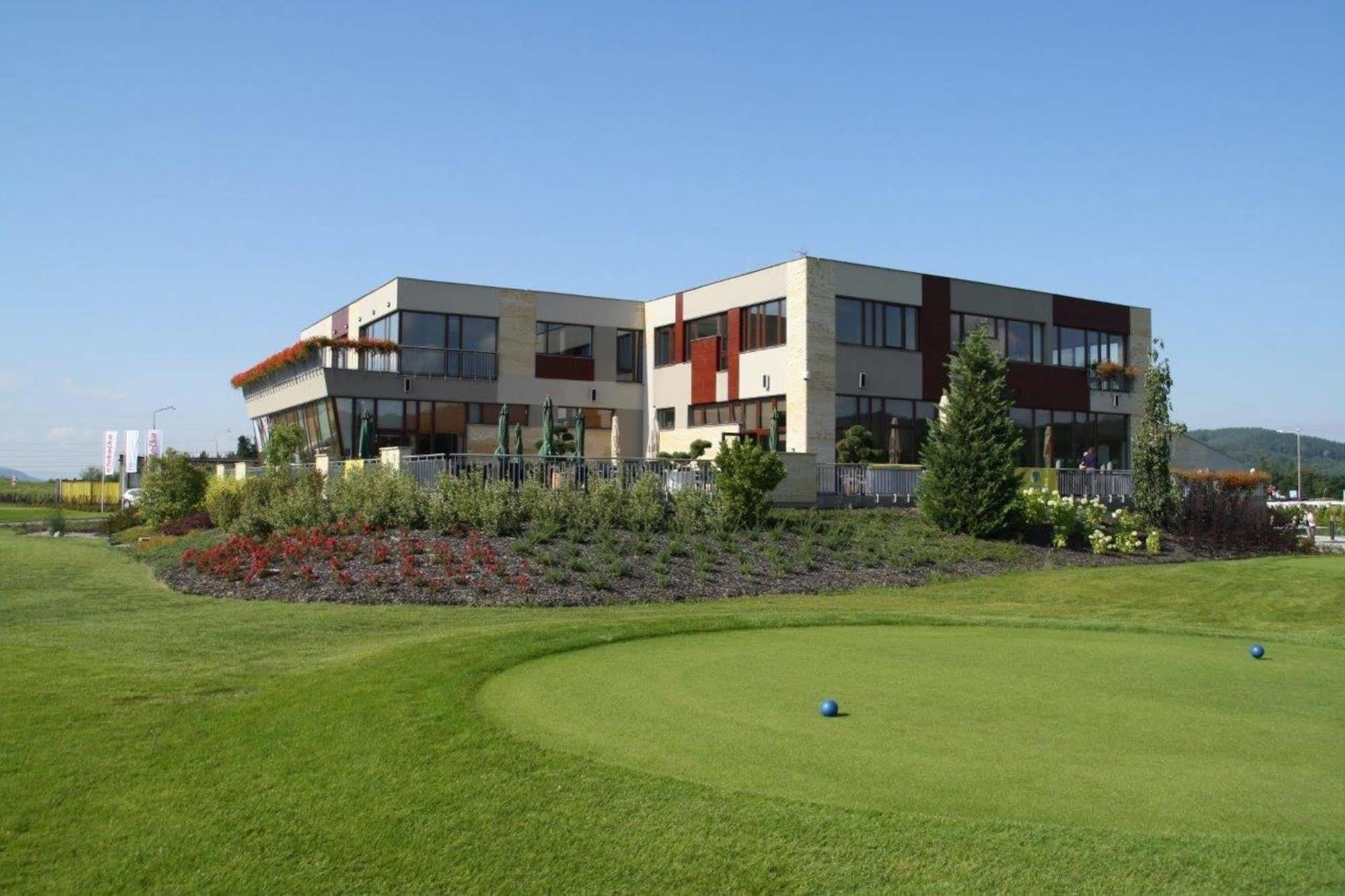 Hotel Beroun Golf Club Exterior foto